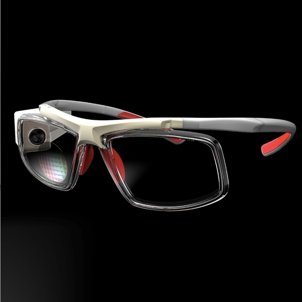 Google Glass嫌贵?选择GlassUp吧