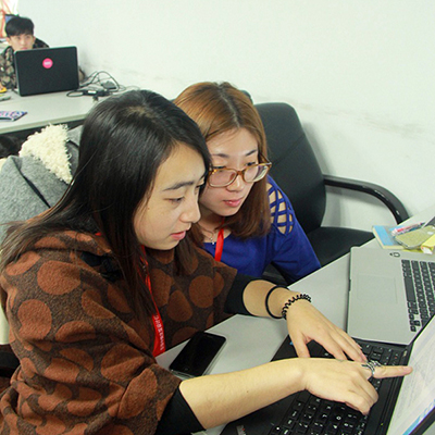 中国互联网产品大会志愿者走上岗位进行实操