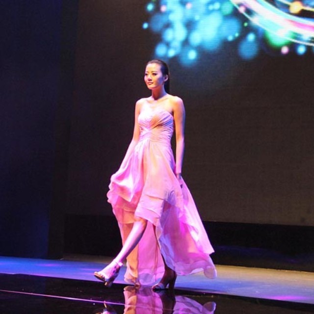 直击“省长杯”服装设计专项赛服装发布会现场