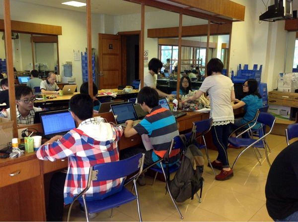 组委会成员正为体验周的顺利举办进行紧锣密鼓的筹备