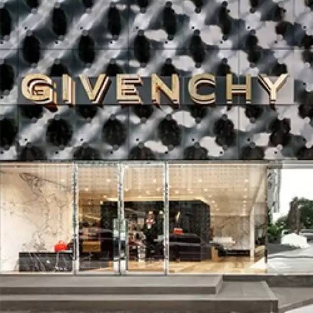 首尔纪梵希(Givenchy)旗舰店设计展示